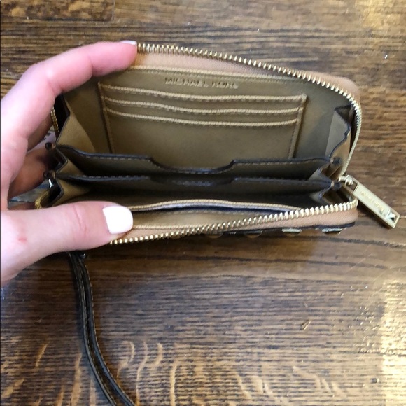 Authentic Michael Kors Wristlet wallet Card holder - Picture 3 of 6
